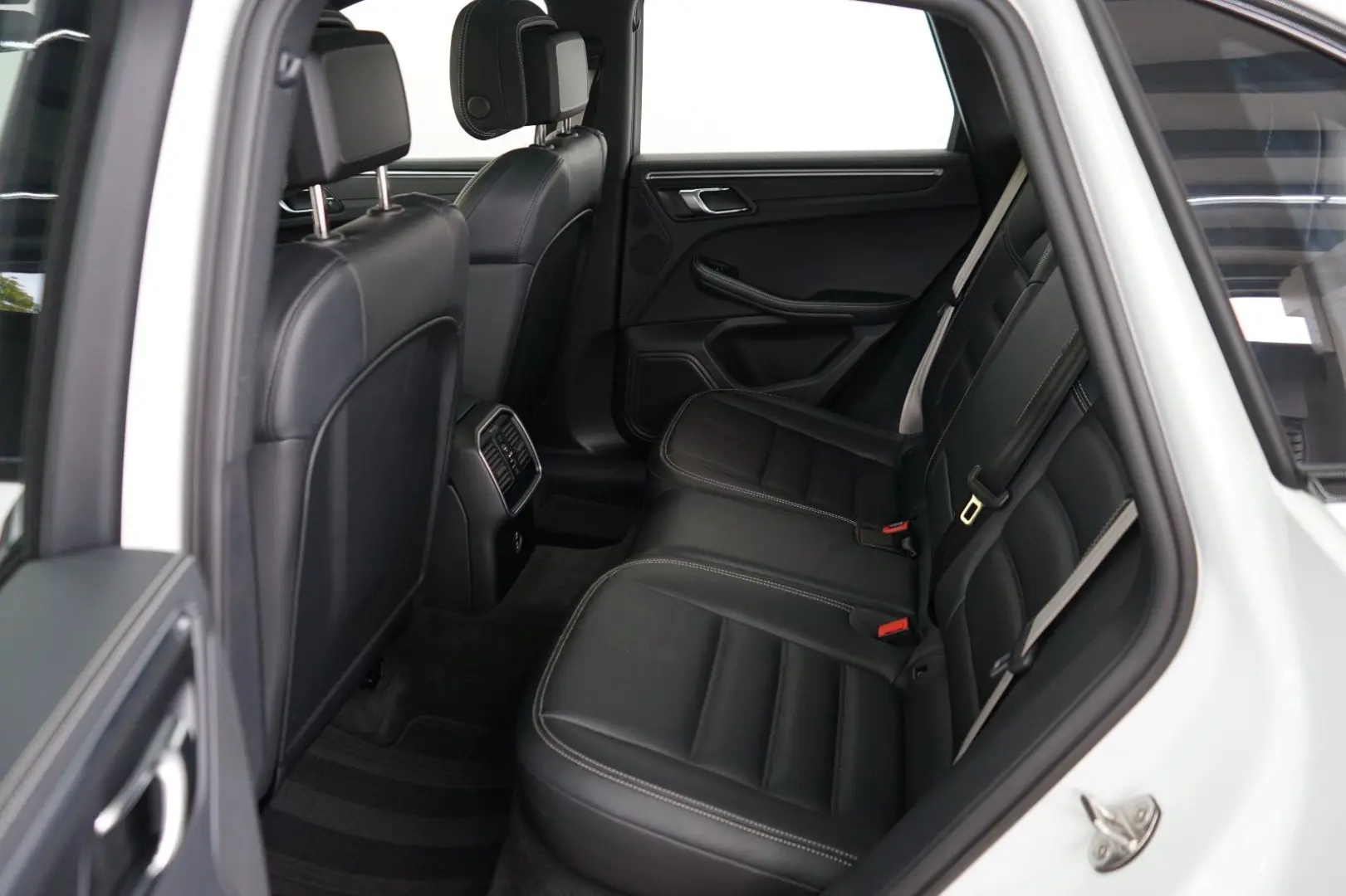 Macan T MY23/LUFT/PANO/AHK/ACC/18W/360°KEYL/21z