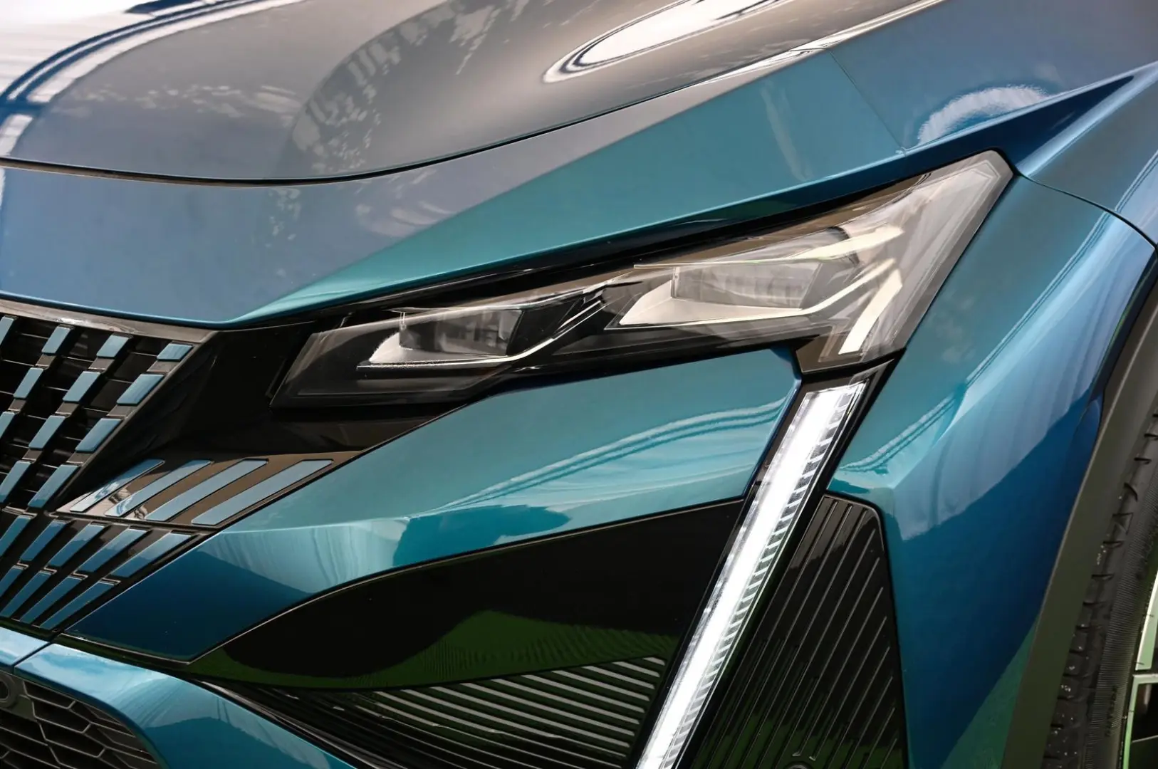 408 1.6 180 PHEV e-EAT8 GT LED/NAV/LEDER/PANO/19