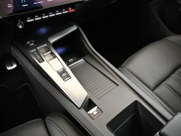 408 1.6 180 PHEV e-EAT8 GT LED/NAV/LEDER/PANO/19