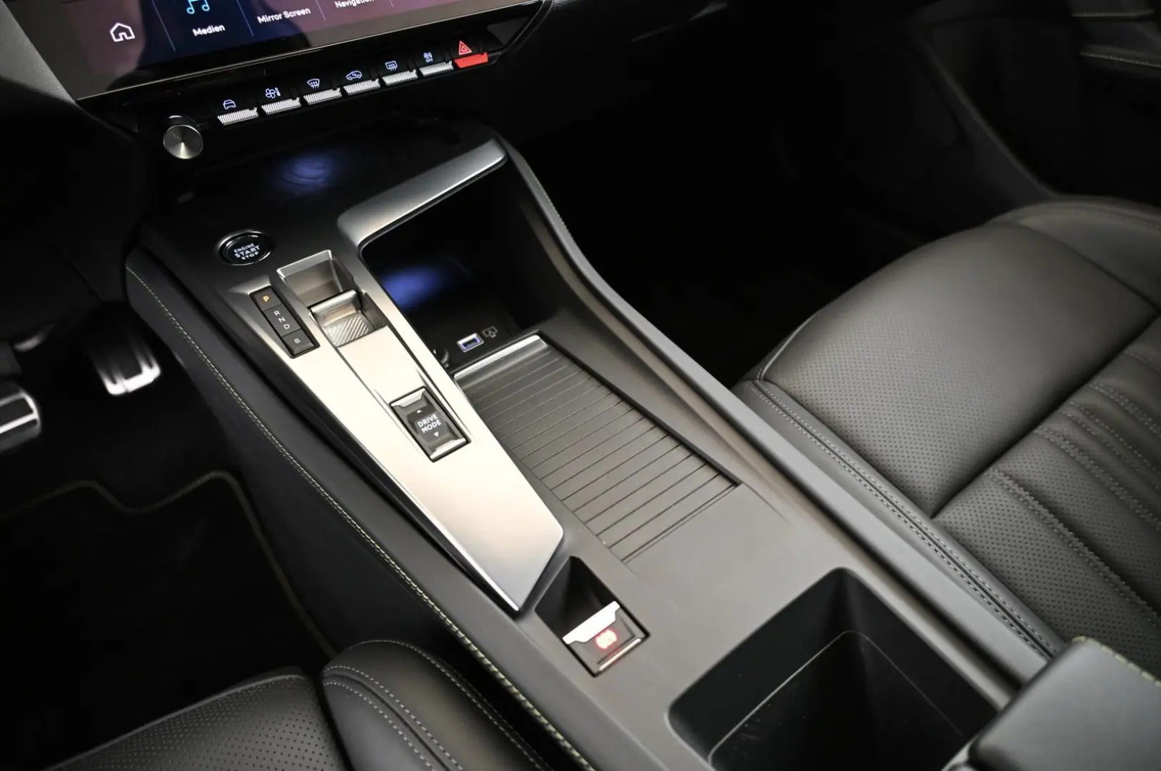 408 1.6 180 PHEV e-EAT8 GT LED/NAV/LEDER/PANO/19