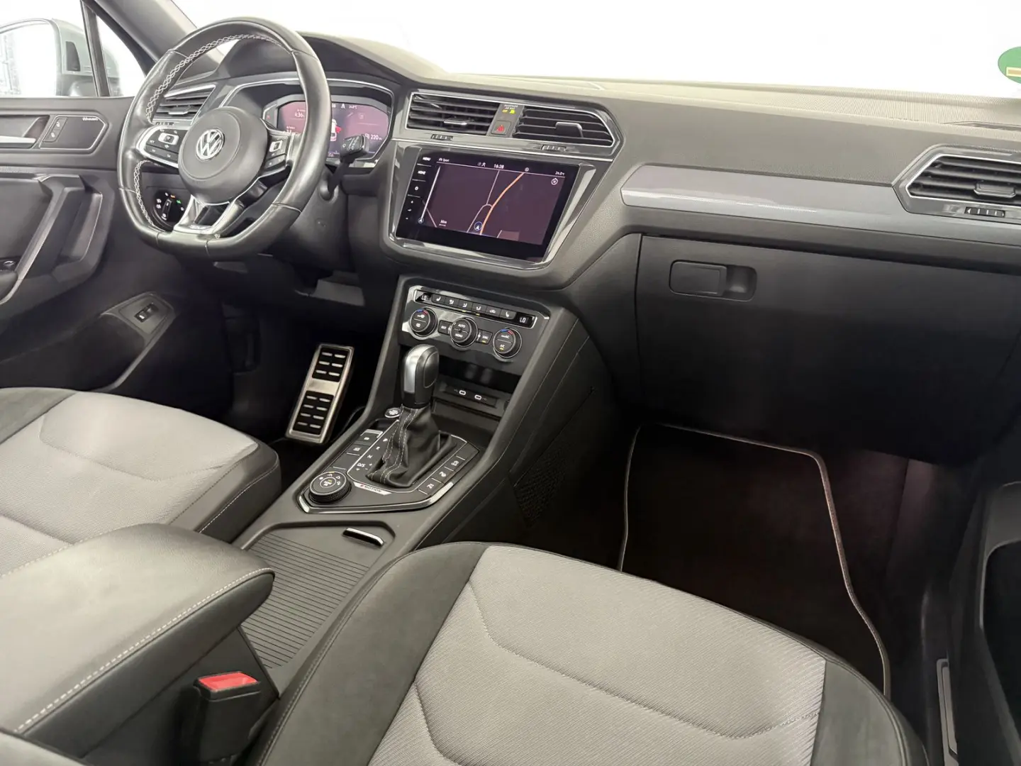 Tiguan Allspace R-LINE 4M |PANO |AHK |HUD |360°