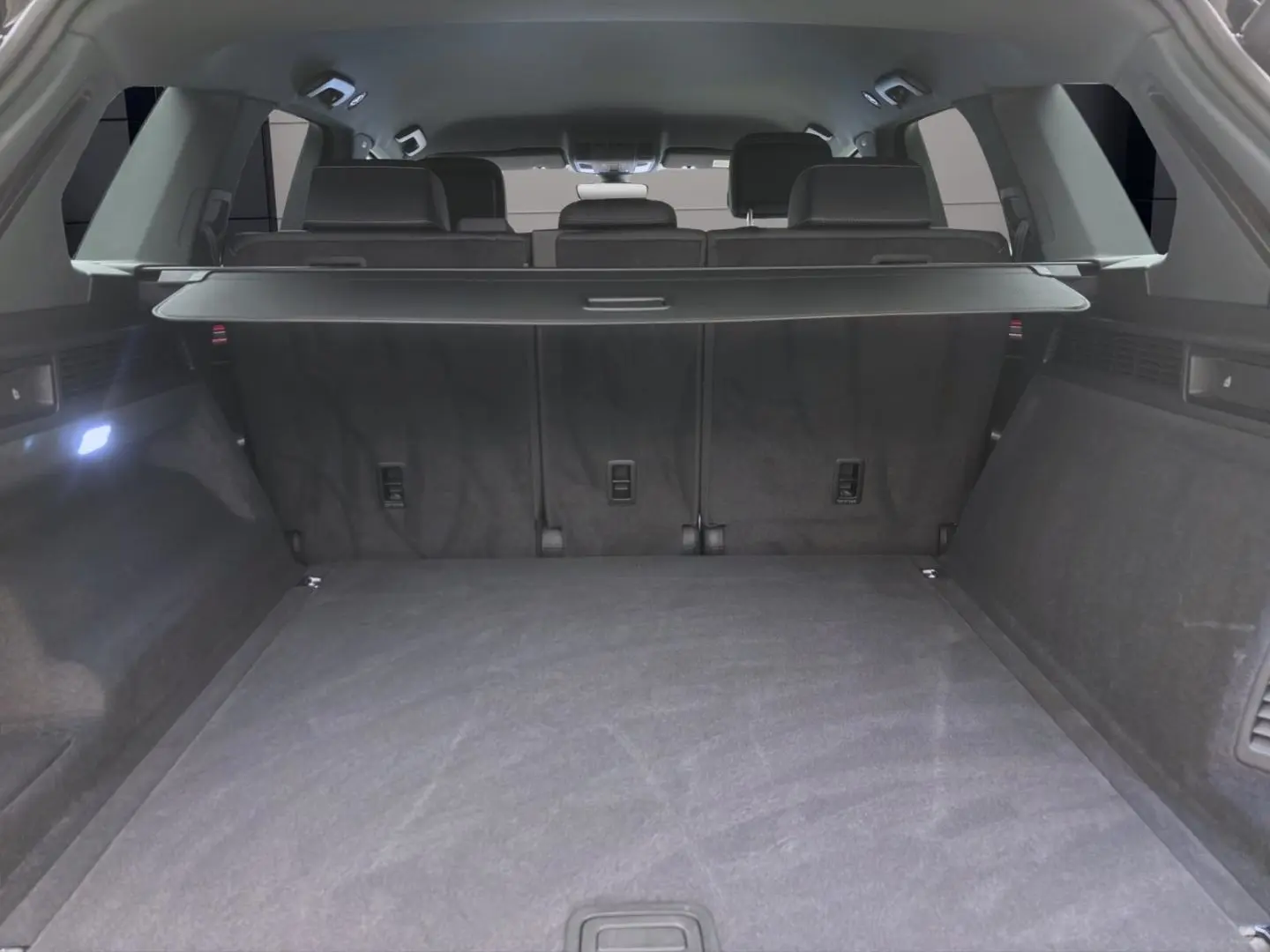 Touareg 3.0 TDI DSG 4M R-LINE AHK LUFT HuD LM19