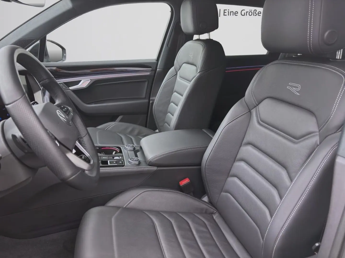 Touareg 3.0 TDI DSG 4M R-LINE AHK LUFT HuD LM19