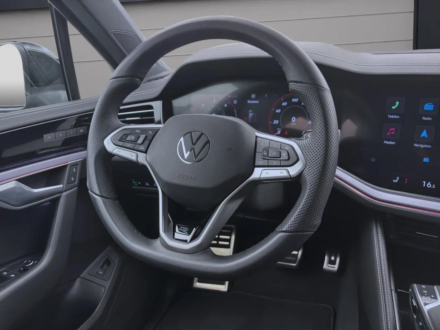 Touareg 3.0 TDI DSG 4M R-LINE AHK LUFT HuD LM19