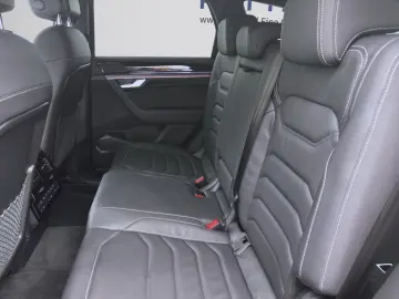 Touareg 3.0 TDI DSG 4M R-LINE AHK LUFT HuD LM19
