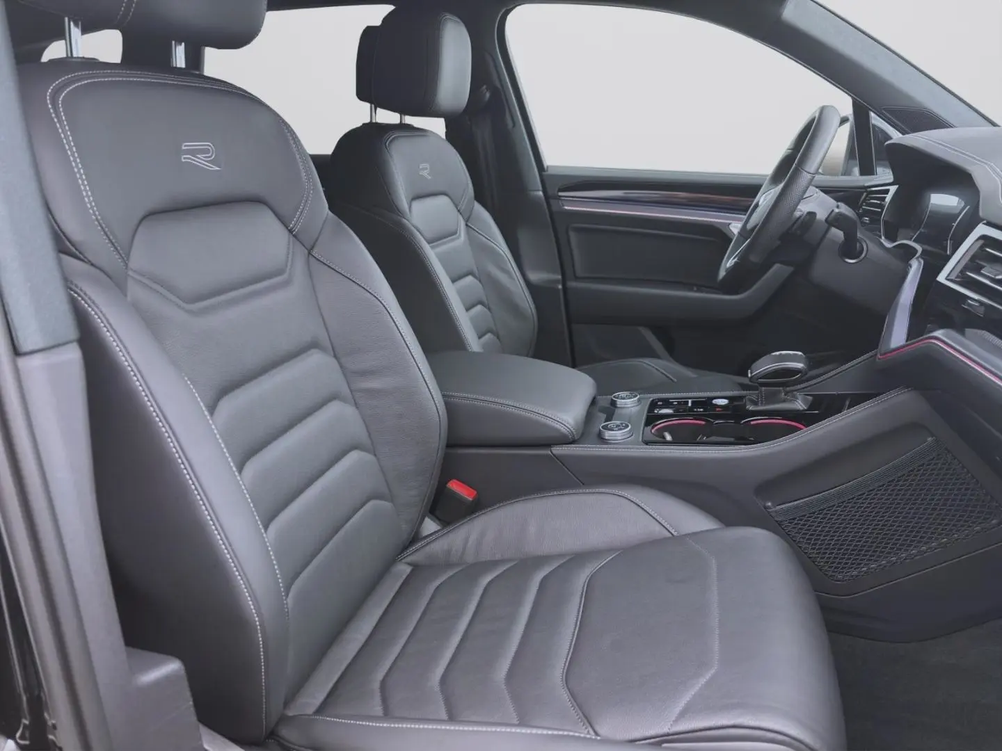 Touareg 3.0 TDI DSG 4M R-LINE AHK LUFT HuD LM19