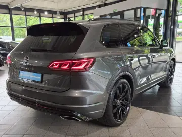 Touareg 3.0 V6 TDI R-Line 4Motion DSG Pano AHK M