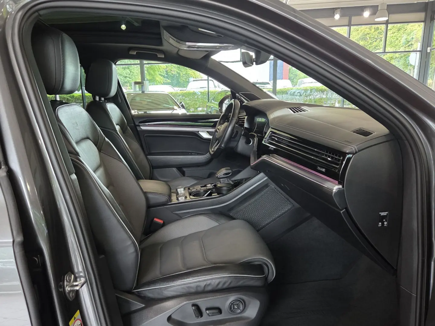 Touareg 3.0 V6 TDI R-Line 4Motion DSG Pano AHK M