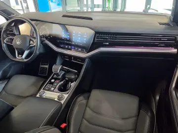 Touareg 3.0 V6 TDI R-Line 4Motion DSG Pano AHK M