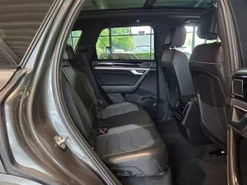 Touareg 3.0 V6 TDI R-Line 4Motion DSG Pano AHK M