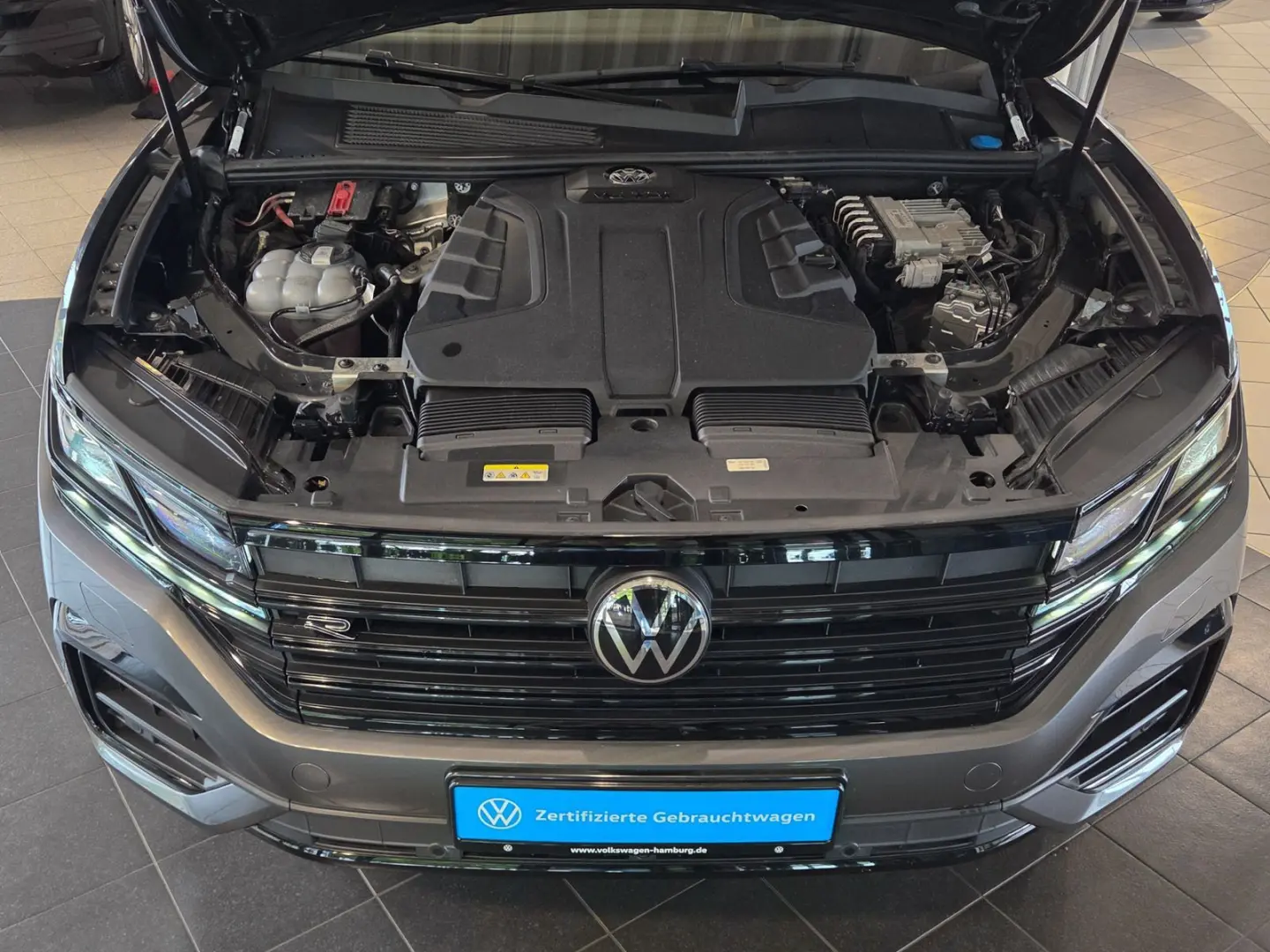 Touareg 3.0 V6 TDI R-Line 4Motion DSG Pano AHK M