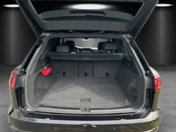 Touareg 3.0 TSI eHybrid R-Line 4M AHK Luft Pano