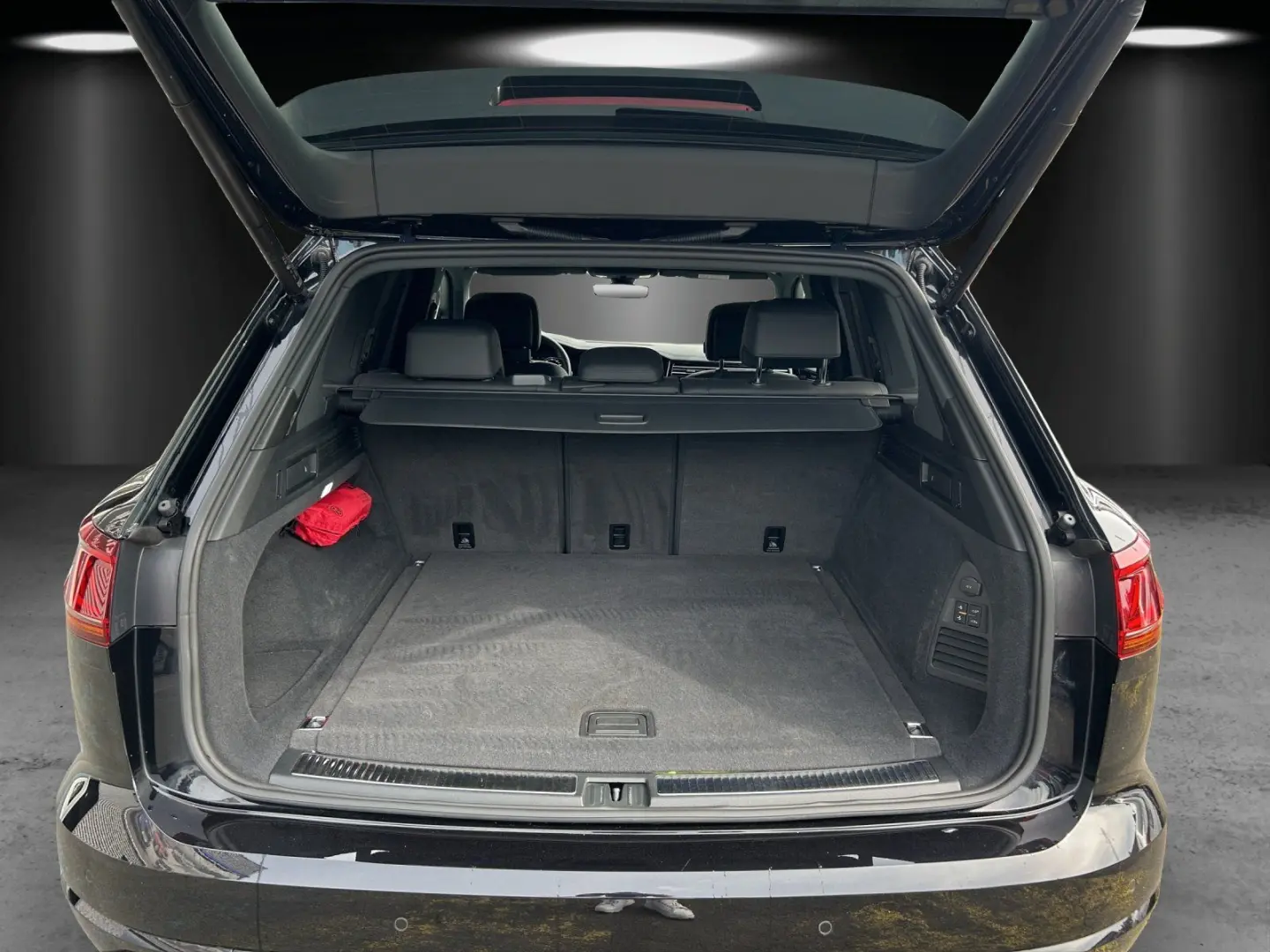 Touareg 3.0 TSI eHybrid R-Line 4M AHK Luft Pano