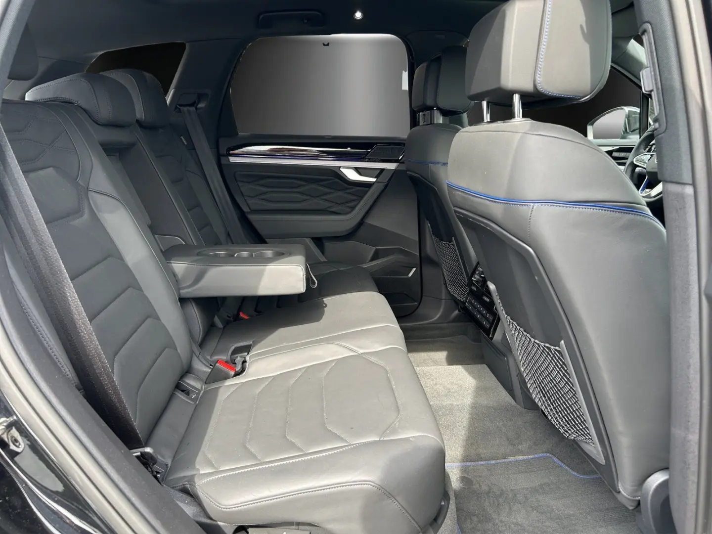 Touareg 3.0 TSI eHybrid R-Line 4M AHK Luft Pano