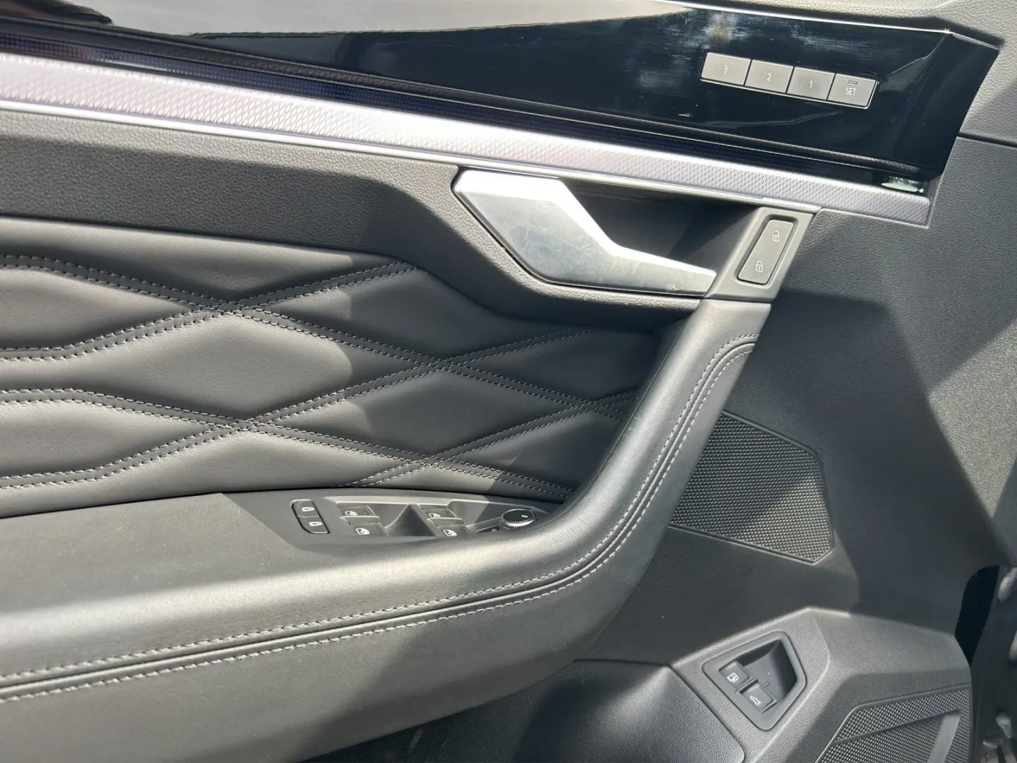 Touareg 3.0 TSI eHybrid R-Line 4M AHK Luft Pano