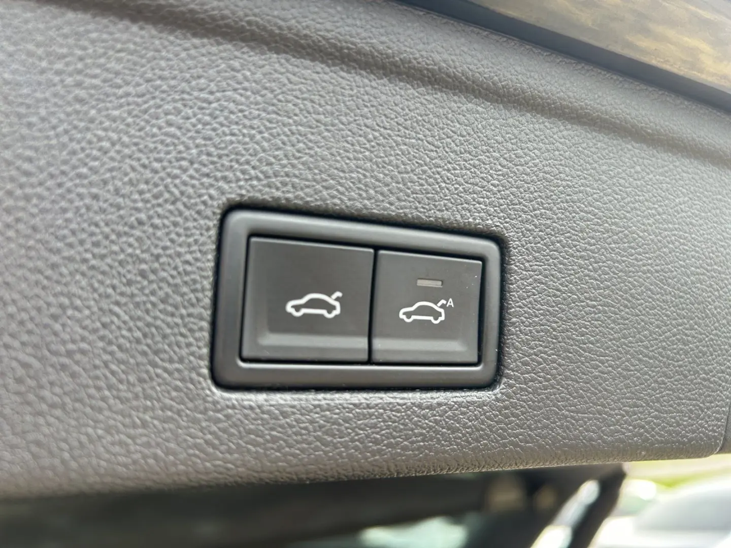 Touareg 3.0 TSI eHybrid R-Line 4M AHK Luft Pano