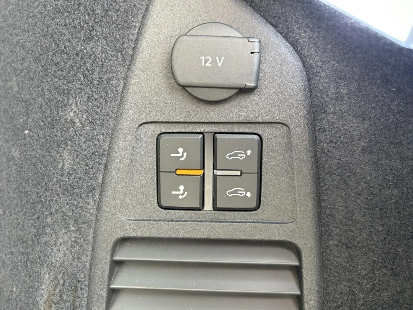 Touareg 3.0 TSI eHybrid R-Line 4M AHK Luft Pano