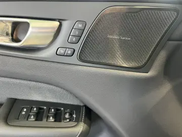 XC60 T6 Plus Black Edition Recharge AWD AHK 360°