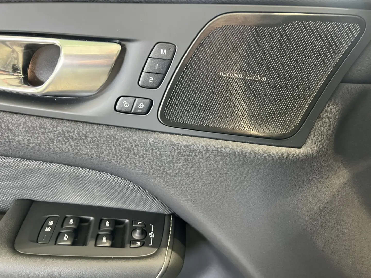 XC60 T6 Plus Black Edition Recharge AWD AHK 360°