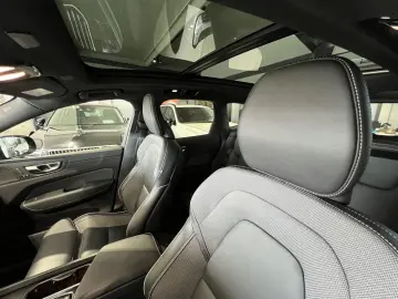 XC60 T6 Plus Black Edition Recharge AWD AHK 360°