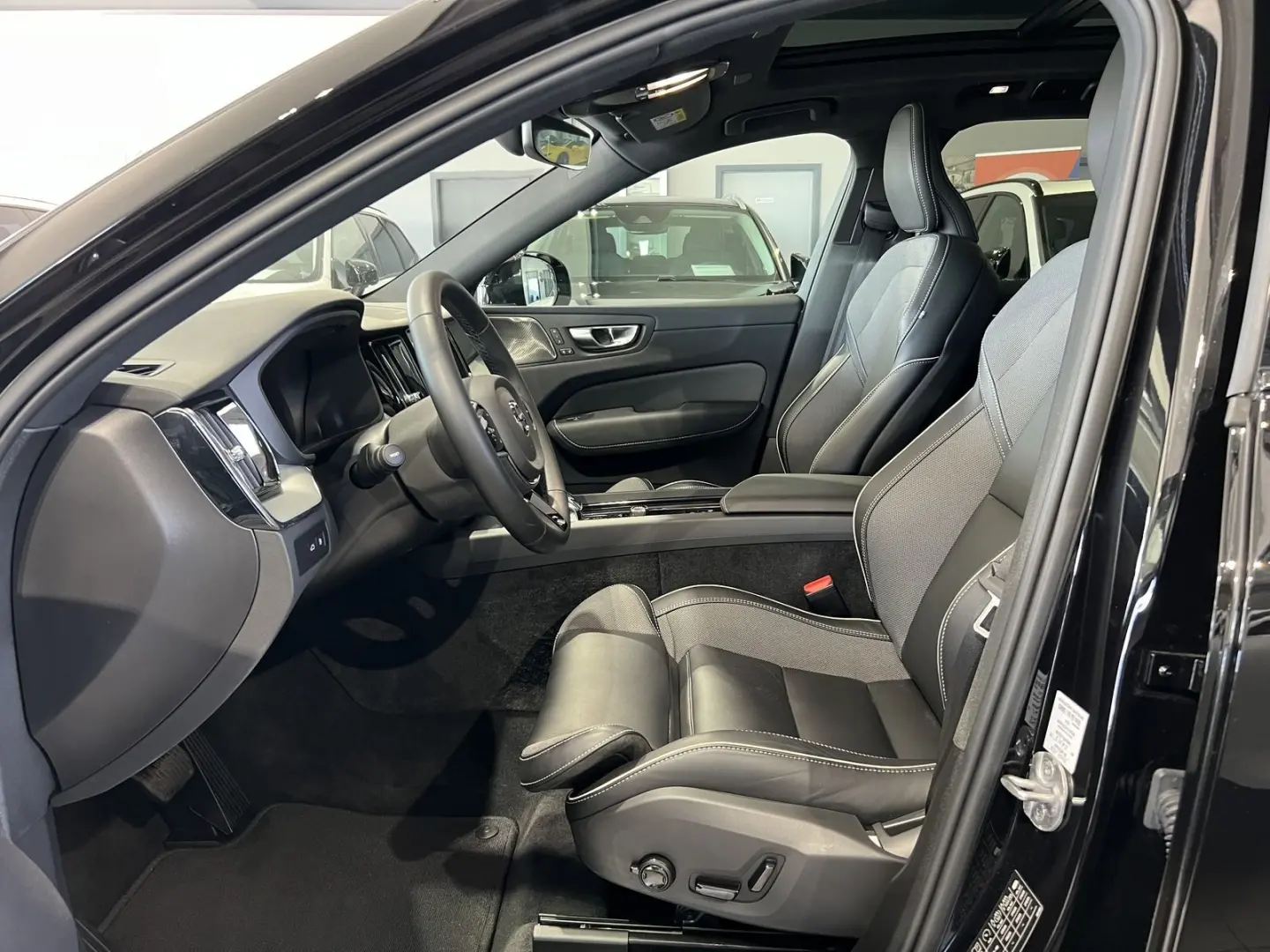 XC60 T6 Plus Black Edition Recharge AWD AHK 360°