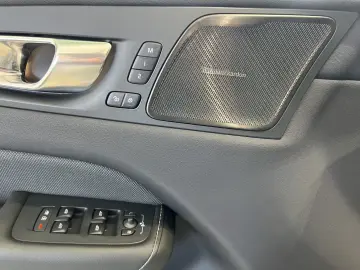 XC60 T6 Plus Black Edition Recharge AWD AHK 360°