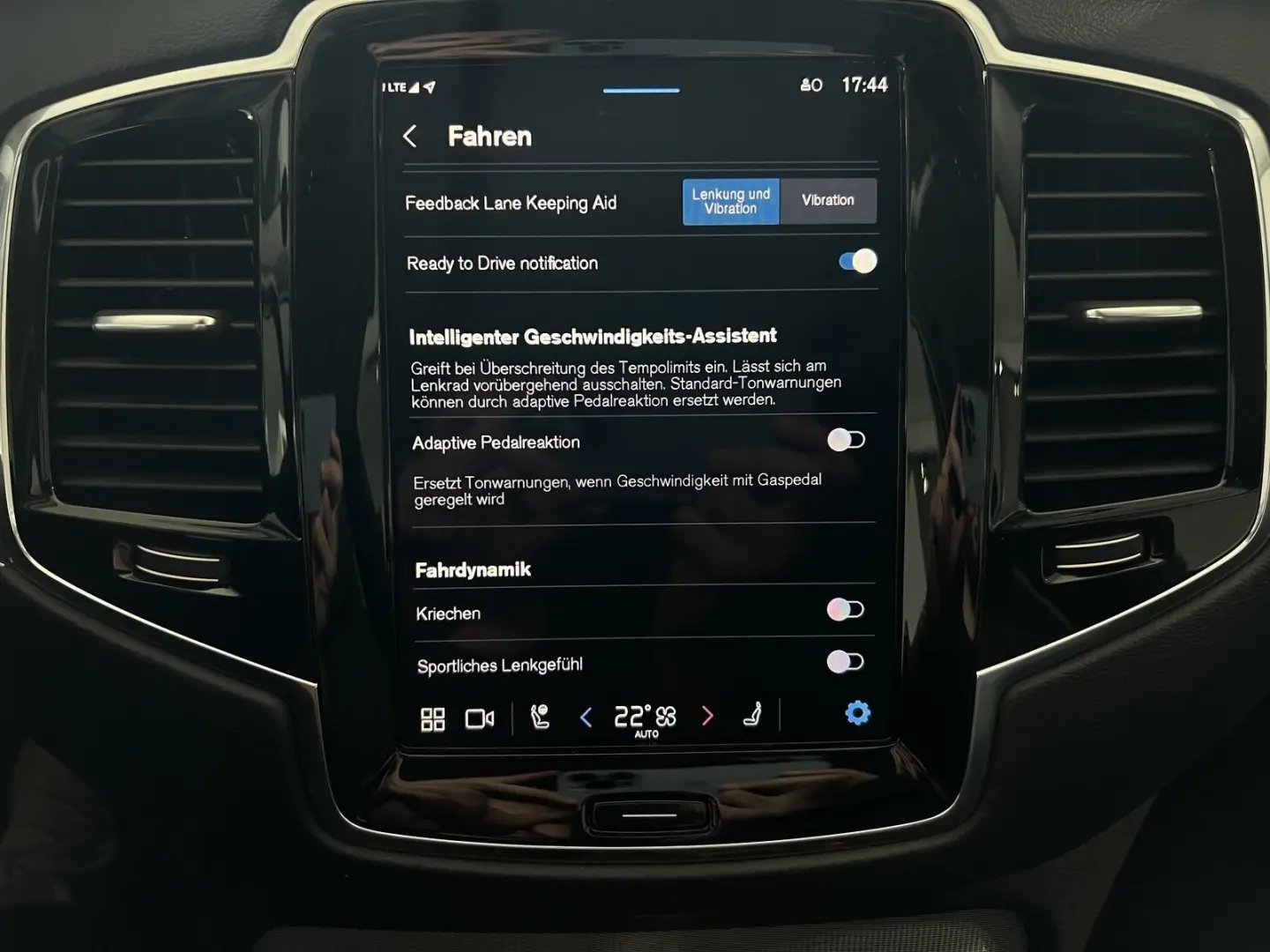 XC90 T8 Ultimate Bright Recharge AWD AHK B&W 360