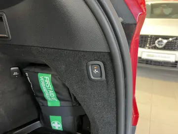XC90 T8 Plus Dark Recharge AWD AHK Pano 360°