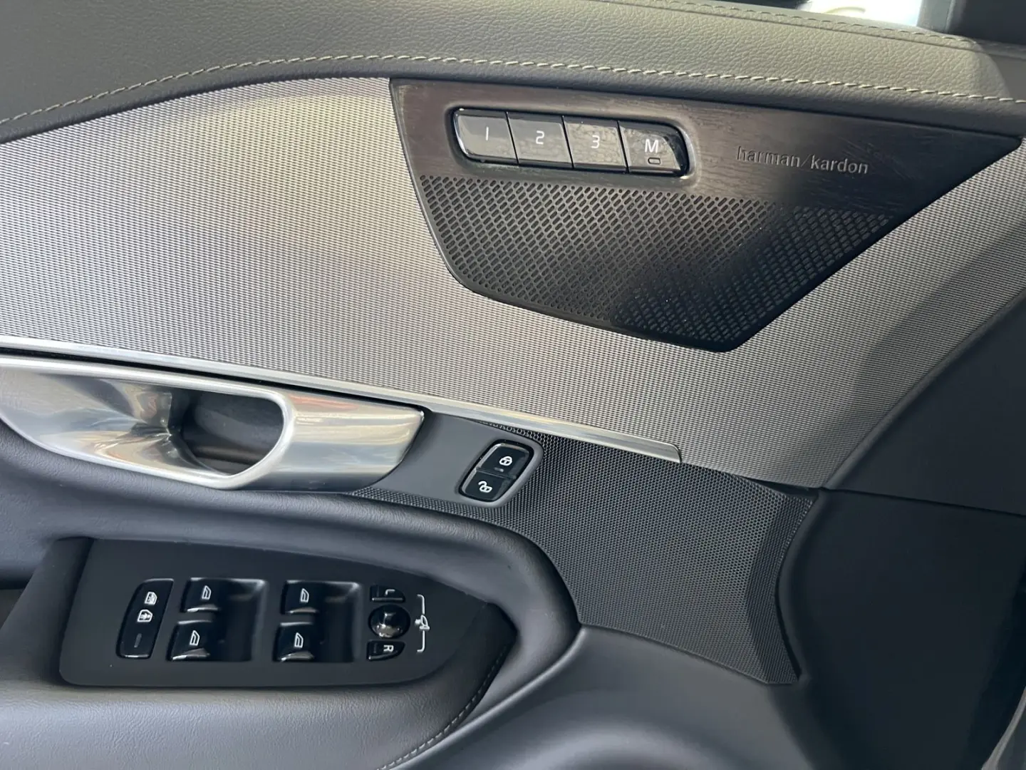 XC90 T8 Plus Dark Recharge AWD AHK Pano 360°