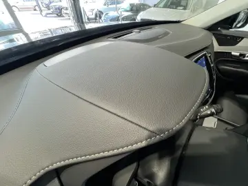 XC90 T8 Plus Dark Recharge AWD AHK Pano 360°