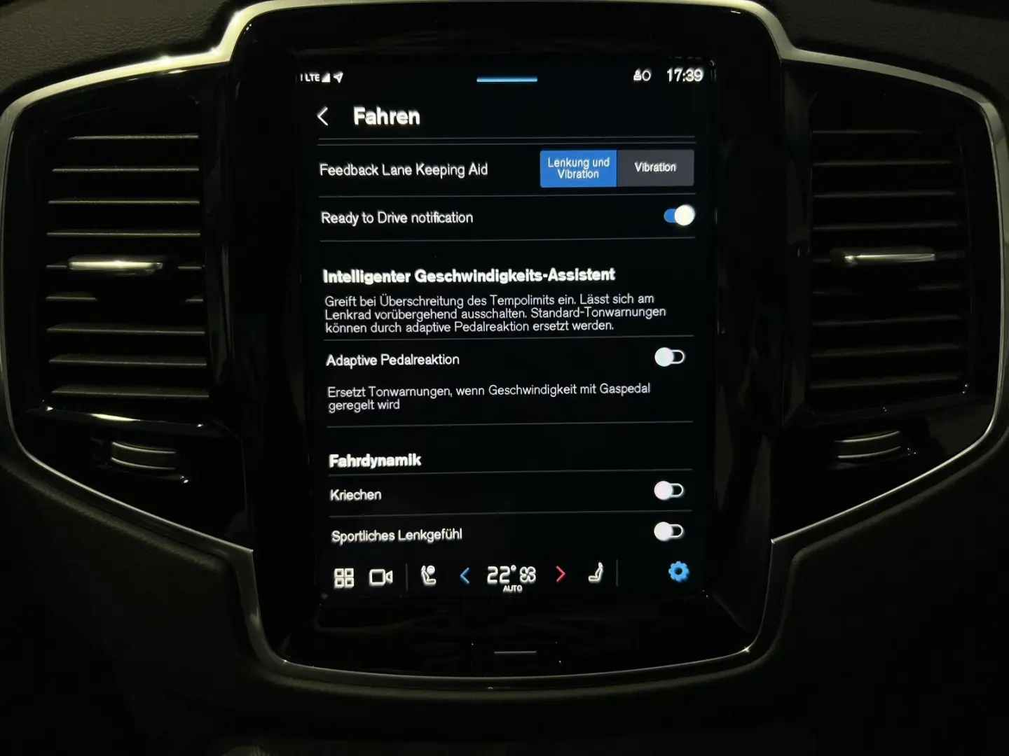 XC90 T8 Plus Dark Recharge AWD AHK Pano 360°