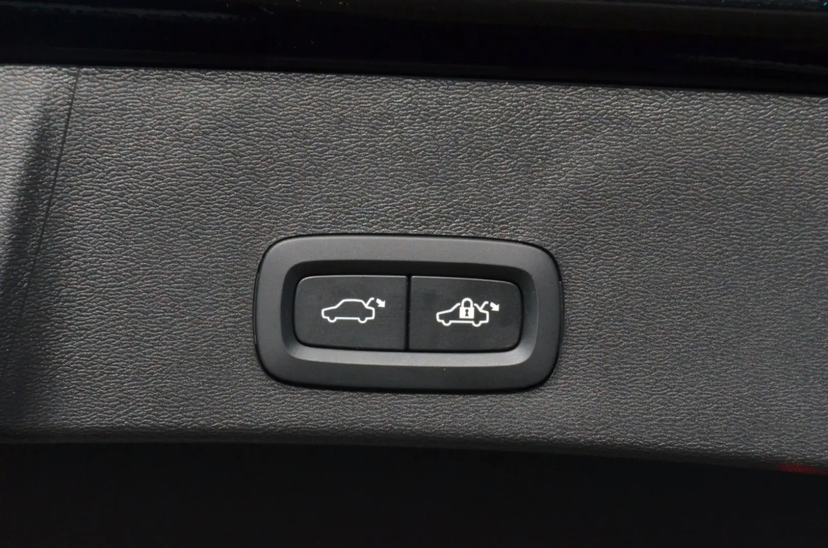 XC40 Plus Dark Black Edition ACC/360°/LED/SOUND