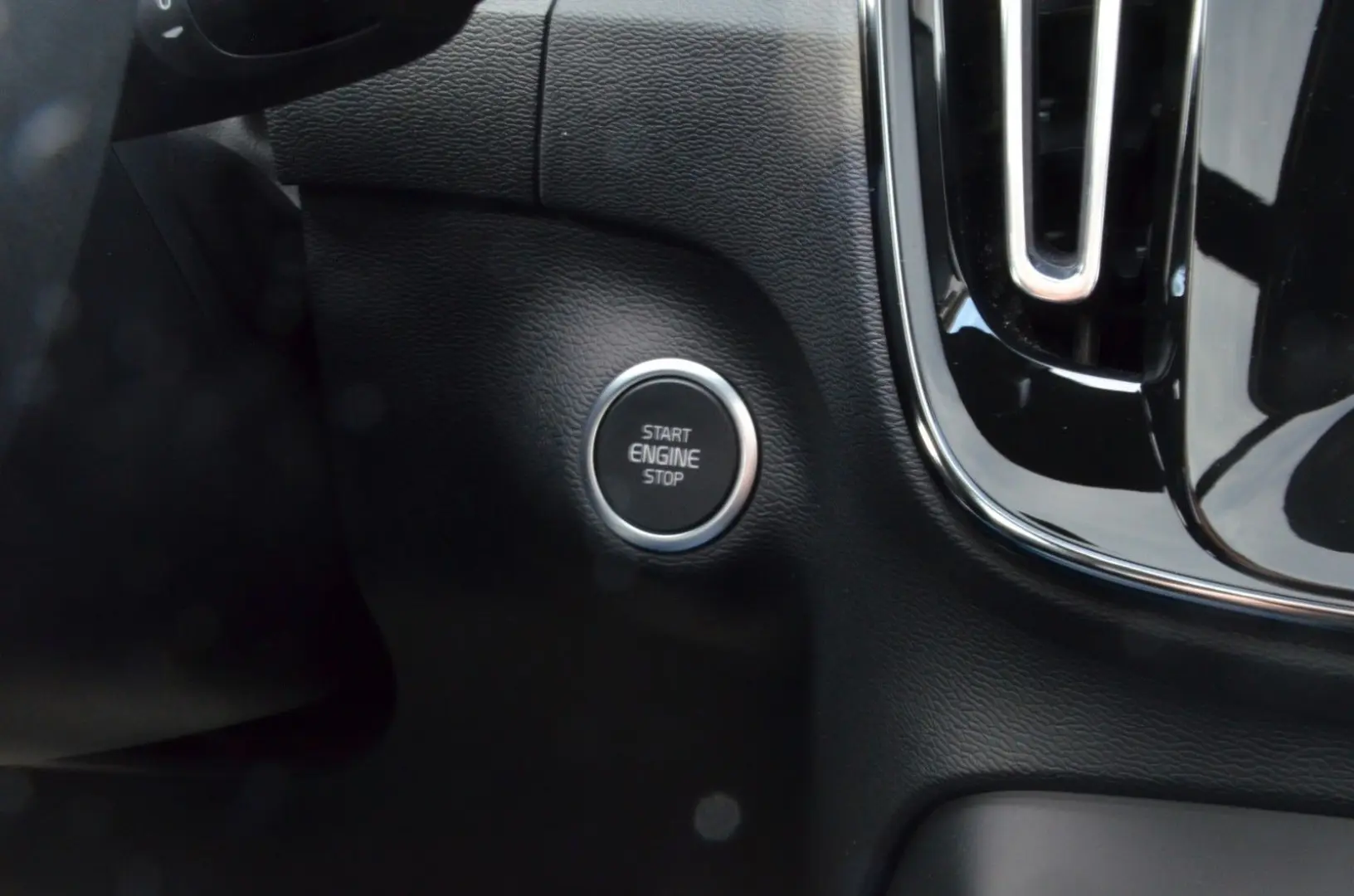 XC40 Plus Dark Black Edition ACC/360°/LED/SOUND