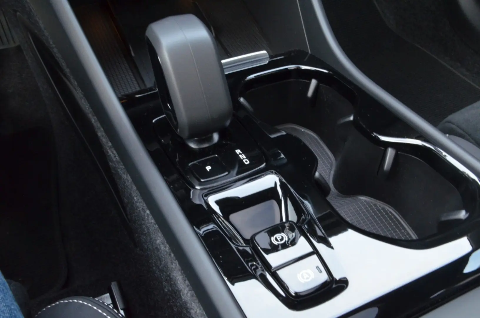 XC40 Plus Dark Black Edition ACC/360°/LED/SOUND