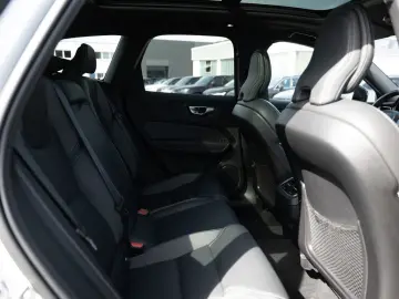 XC60 B4 AWD PDC SHZ KAMERA H/K NAVI LED PANO