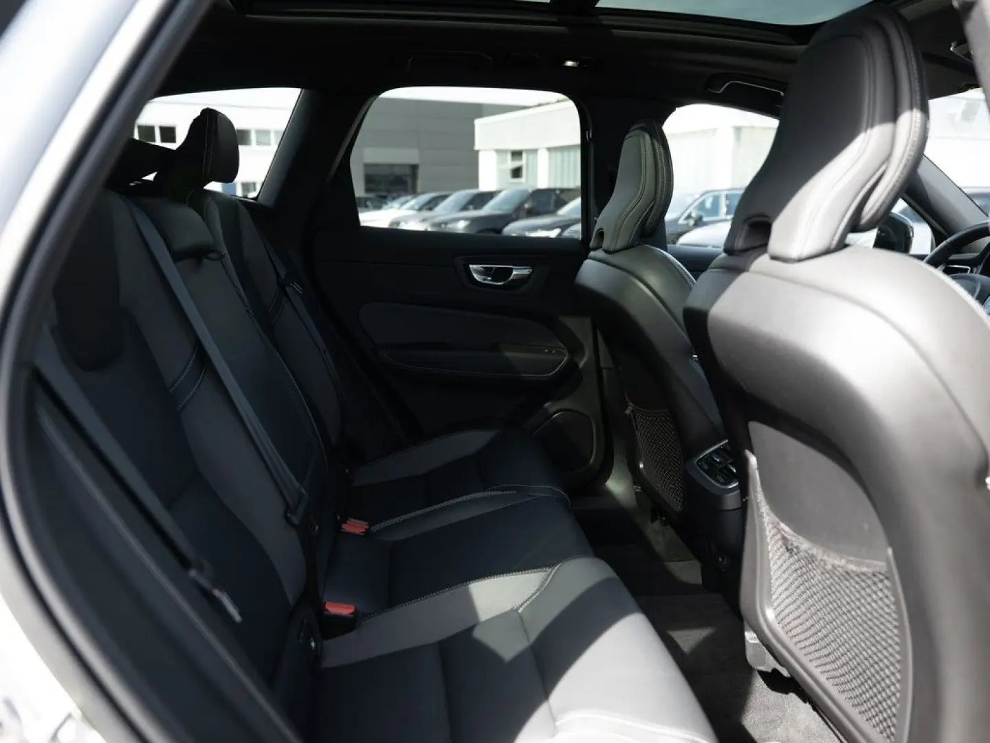 XC60 B4 AWD PDC SHZ KAMERA H/K NAVI LED PANO
