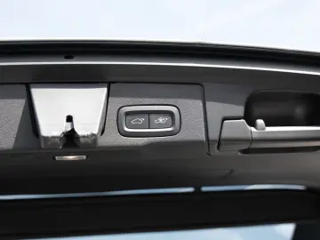 XC60 B4 AWD PDC SHZ KAMERA H/K NAVI LED PANO