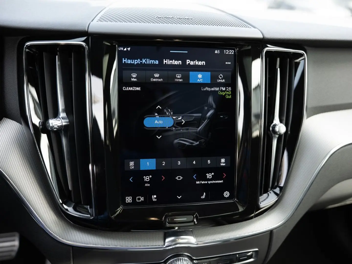 XC60 B4 AWD PDC SHZ KAMERA H/K NAVI LED PANO