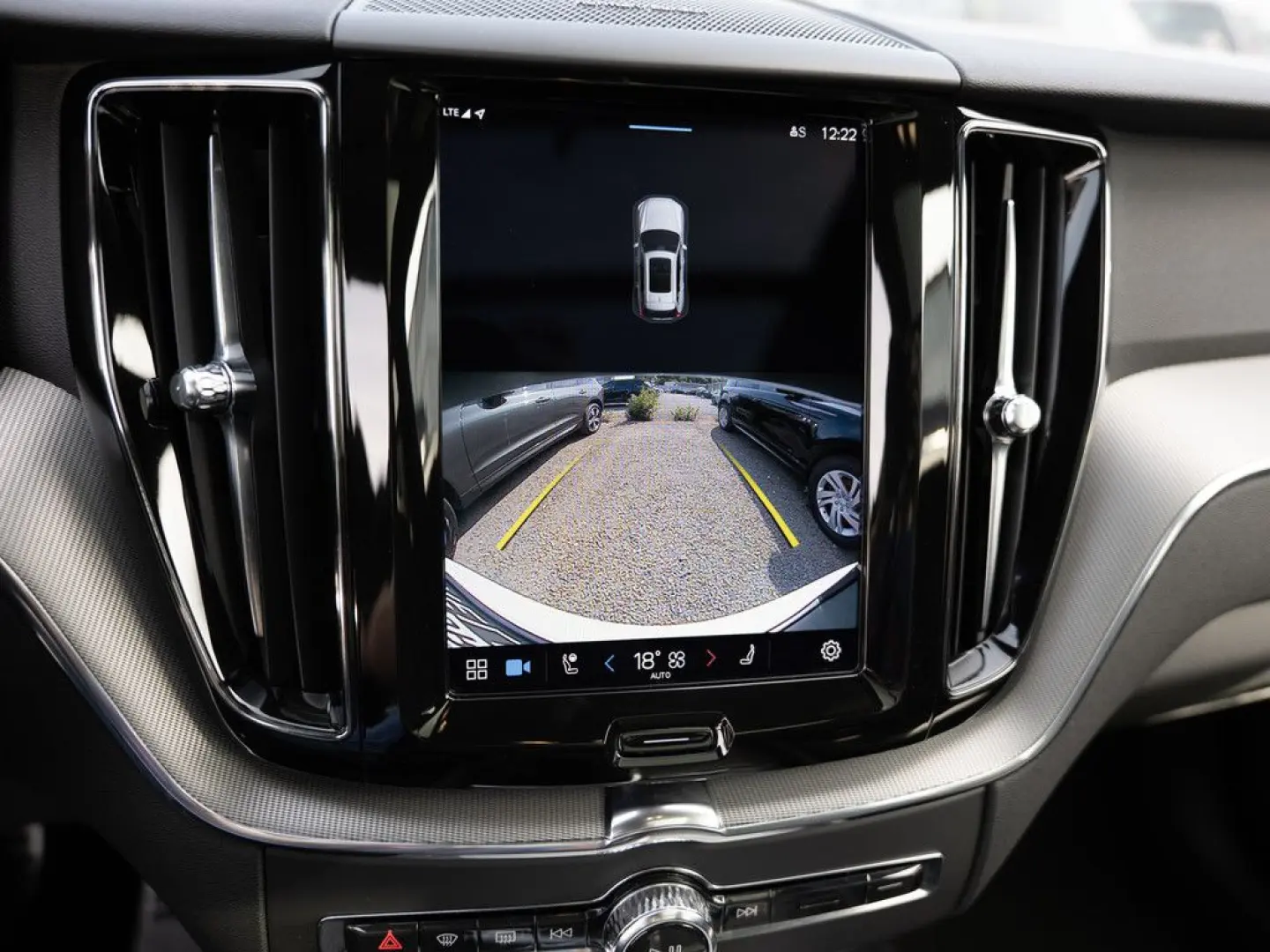 XC60 B4 AWD PDC SHZ KAMERA H/K NAVI LED PANO