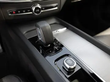 XC60 B4 AWD PDC SHZ KAMERA H/K NAVI LED PANO