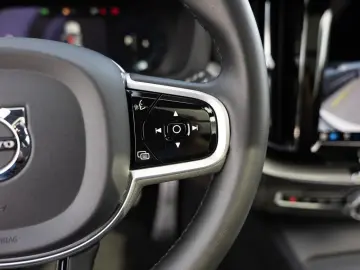 XC60 B4 AWD PDC SHZ KAMERA H/K NAVI LED PANO