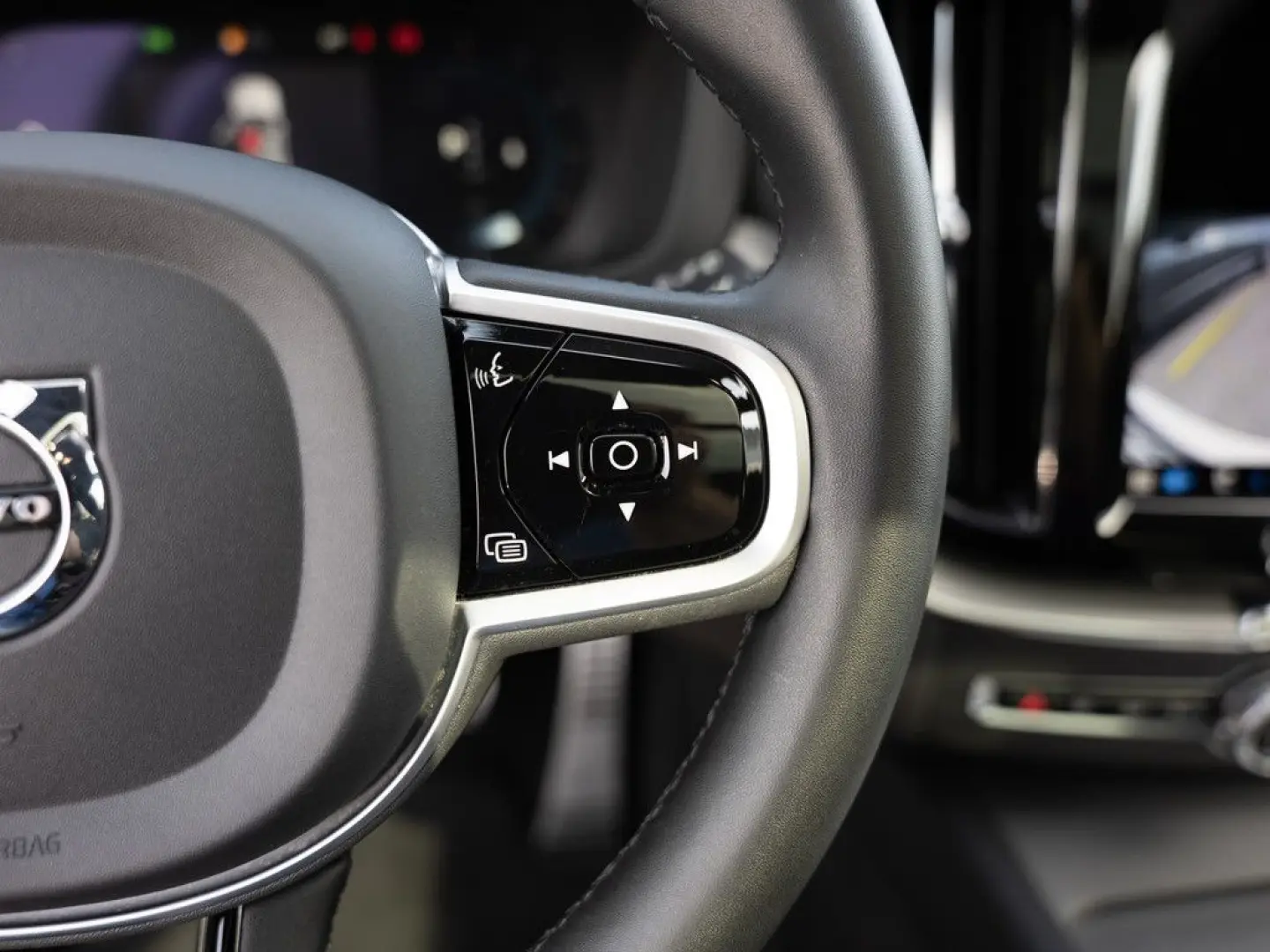 XC60 B4 AWD PDC SHZ KAMERA H/K NAVI LED PANO