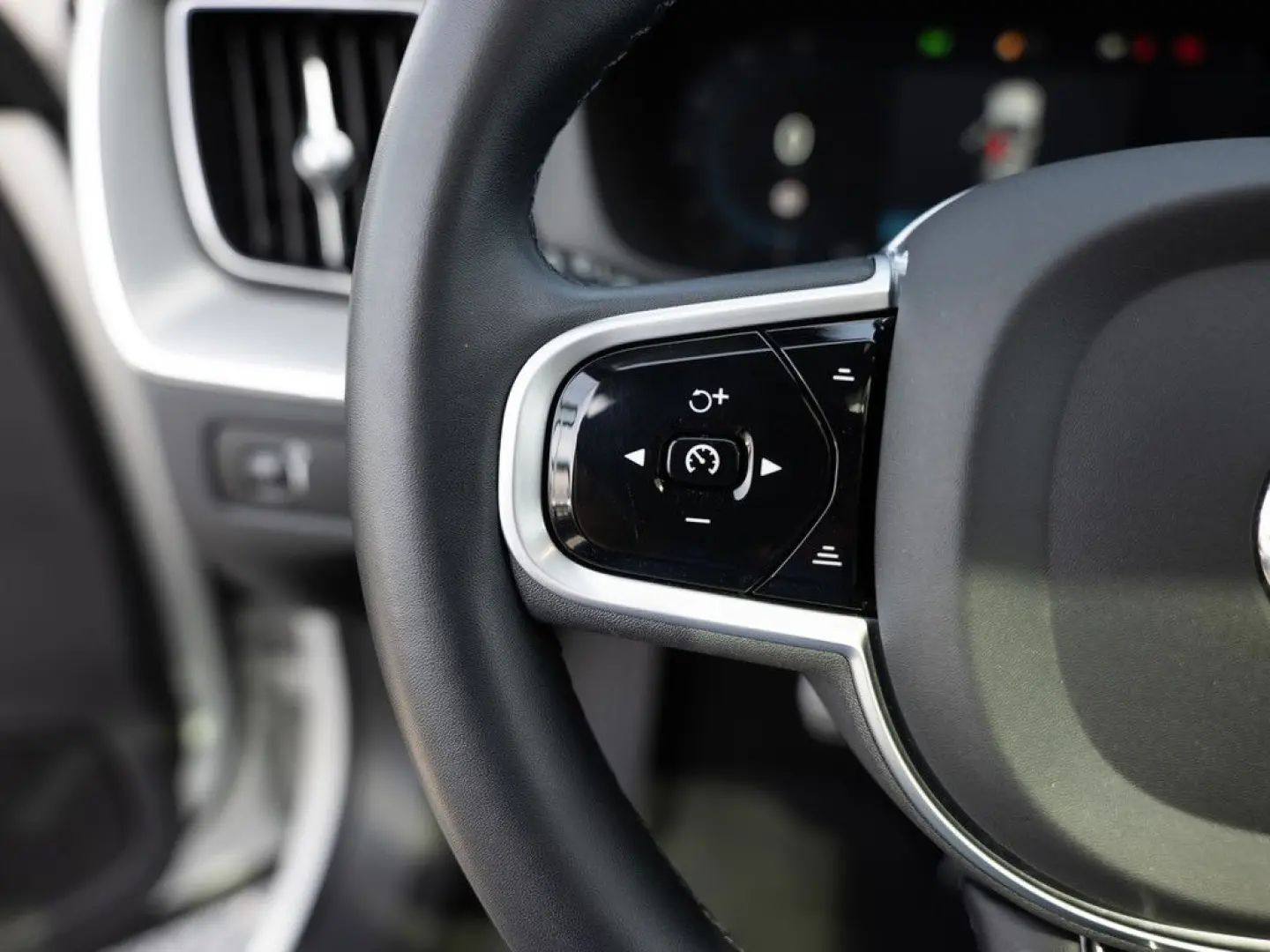 XC60 B4 AWD PDC SHZ KAMERA H/K NAVI LED PANO