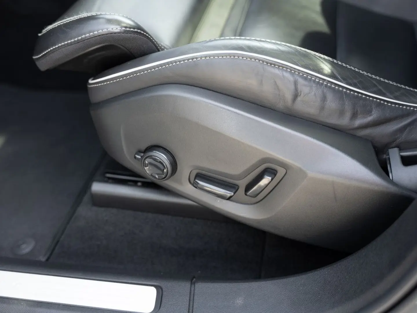 XC60 B4 AWD PDC SHZ KAMERA H/K NAVI LED PANO