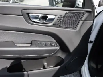 XC60 B4 AWD PDC SHZ KAMERA H/K NAVI LED PANO