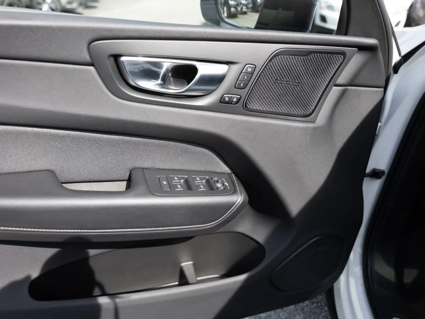 XC60 B4 AWD PDC SHZ KAMERA H/K NAVI LED PANO