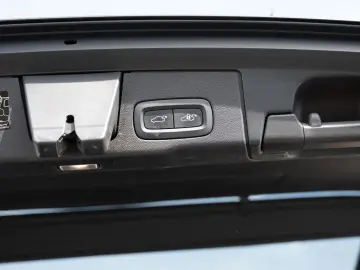 XC60 B4 AWD aus Erstbesitz KAMERA NAVI AHK LED