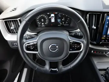 XC60 B4 AWD aus Erstbesitz KAMERA NAVI AHK LED
