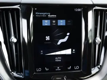 XC60 B4 AWD aus Erstbesitz KAMERA NAVI AHK LED