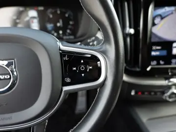 XC60 B4 AWD aus Erstbesitz KAMERA NAVI AHK LED